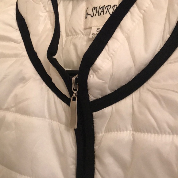 White puffer vest - Picture 2 of 2